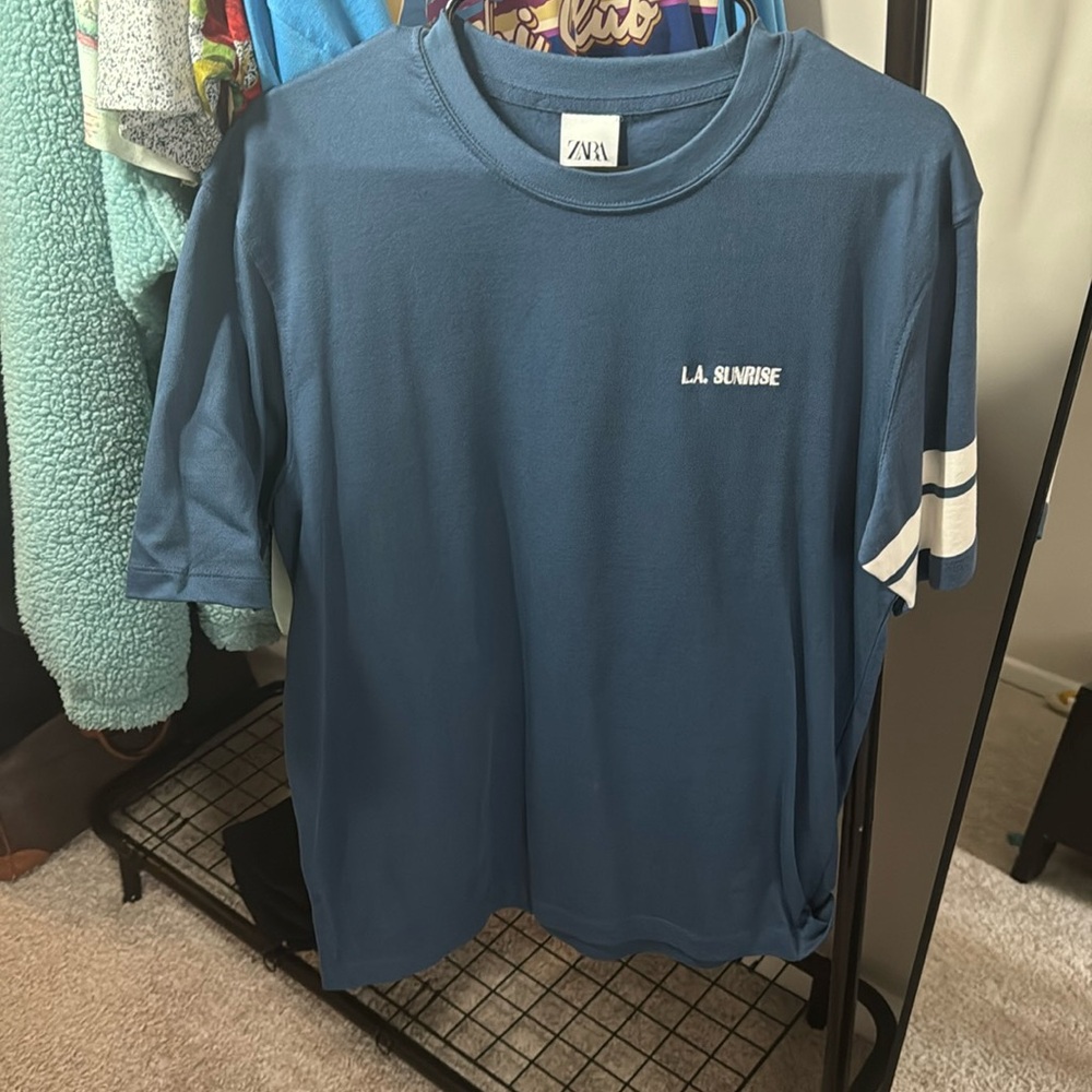Blue t shirt with small print